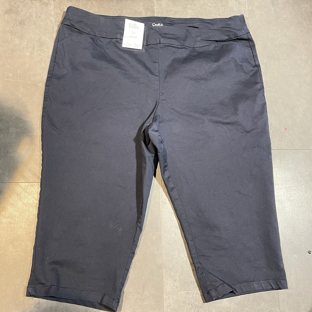 Croft & Barrow Capri Mid Rise Below the knee Navy Blue Stretch Size F-4 NWT